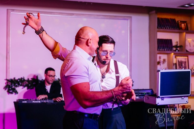 Фото Виктора Шарма с мероприятий